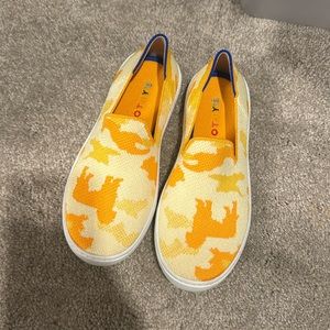 Sz 2 Rothy’s puppy camo